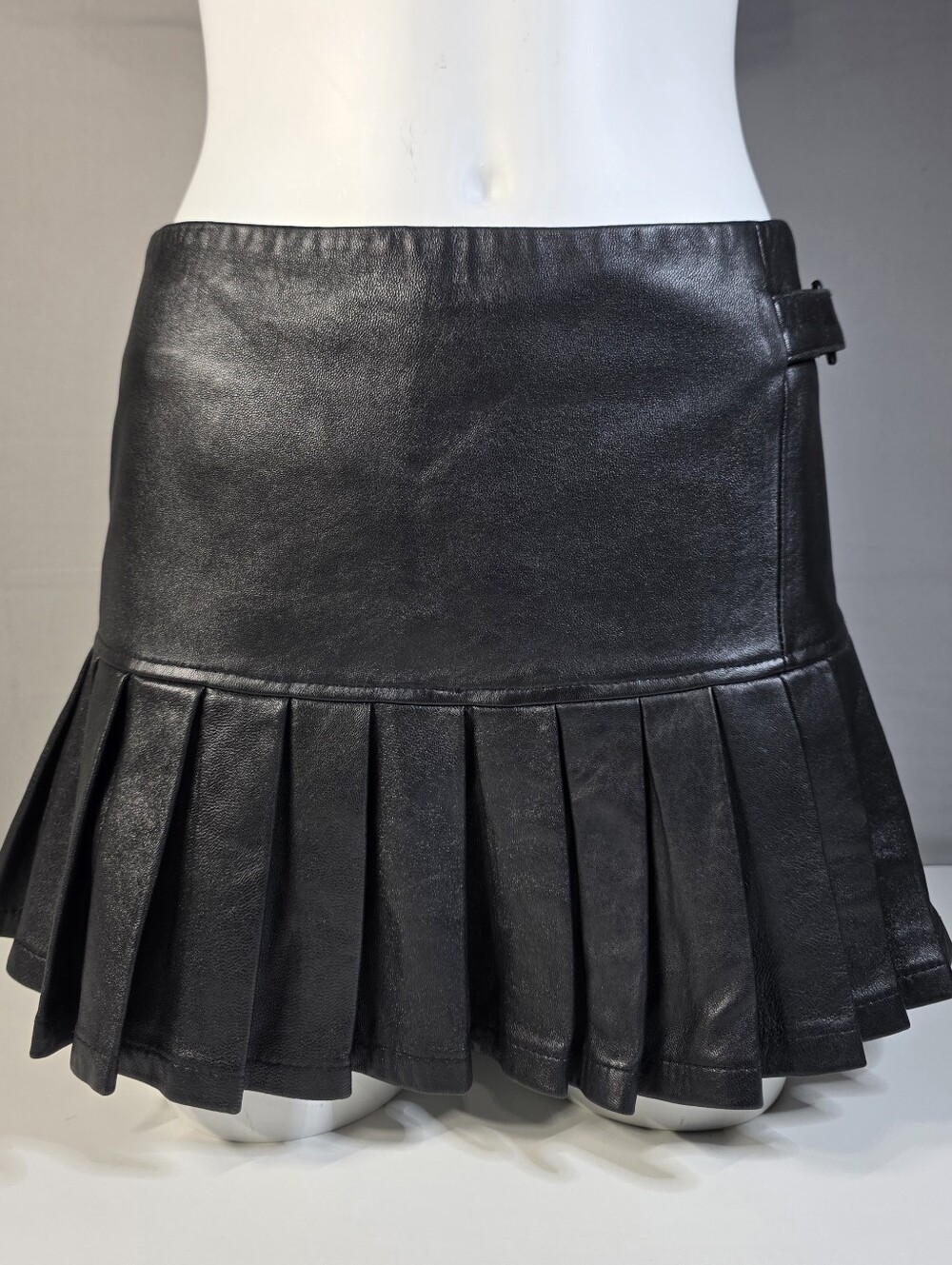 bebe Y2K black leather pleated mini skirt Size Small